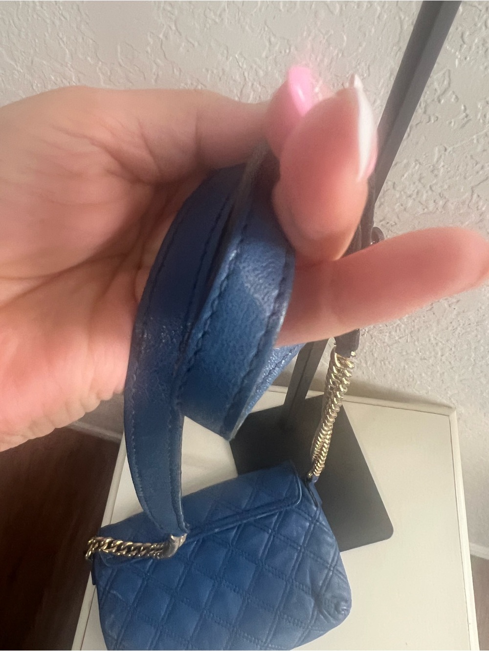 Marc Jacobs Quilted Blue Leather Bag with Gold Chain - Picture 8 of 9